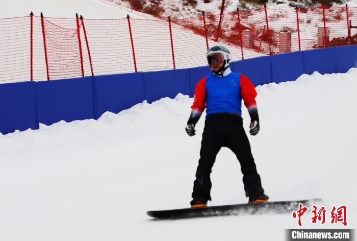 十四冬凉城赛区单板与自由式滑雪障碍追逐公开