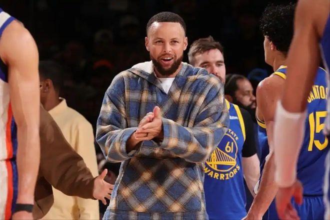 勇士“破产版”阵容客场险胜尼克斯，21分优势难