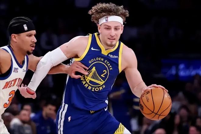 勇士“破产版”阵容客场险胜尼克斯，21分优势难