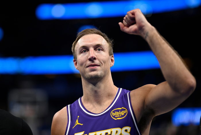 湖人替补双星爆发助队狂胜奇才