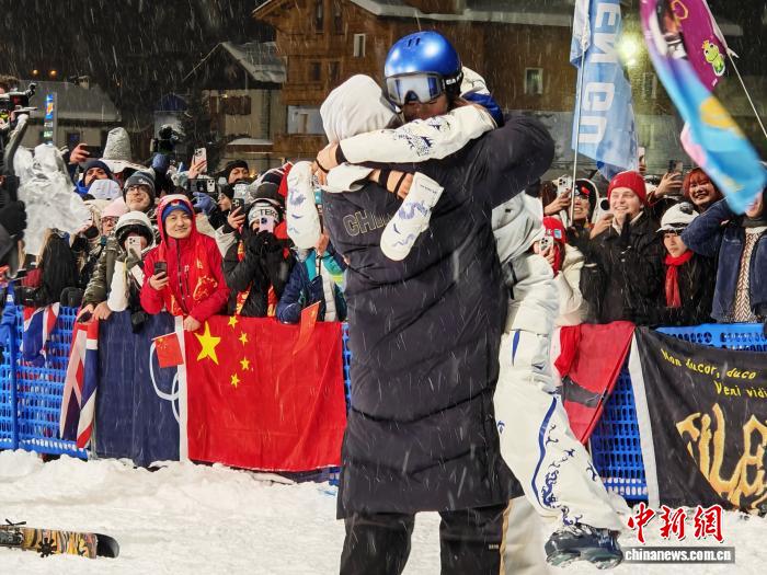 谷爱凌米兰冬奥会自由式滑雪大跳台摘银，加拿