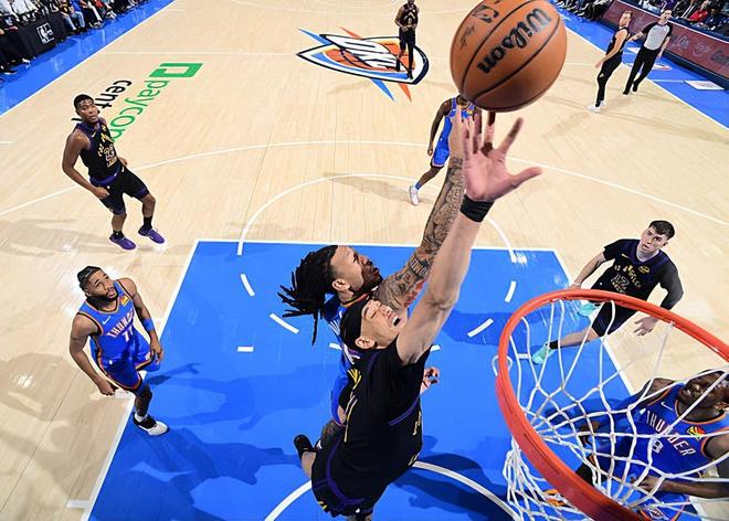 雷霆大胜湖人海斯防守低迷引担忧