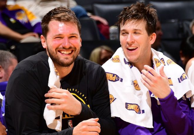 湖人核心里夫斯逐步回归训练 东契奇复出仍无明