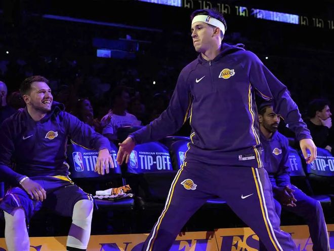 湖人核心里夫斯逐步回归训练 东契奇复出仍无明